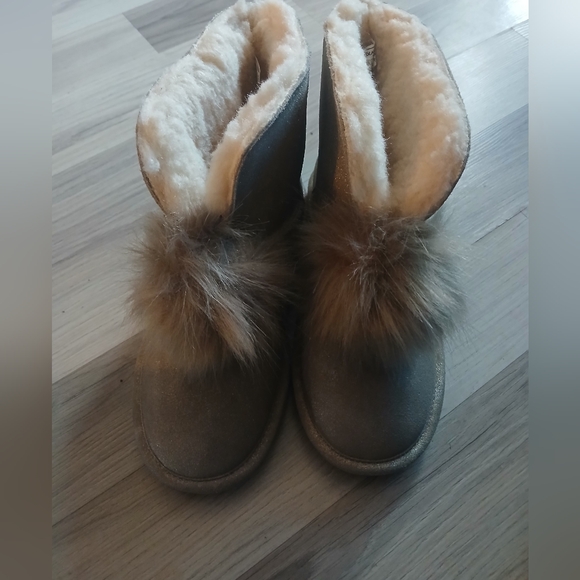 BearPaw Shoes - Bearpaw Cozy Brown Fur-Lined Women's Boots Size 9